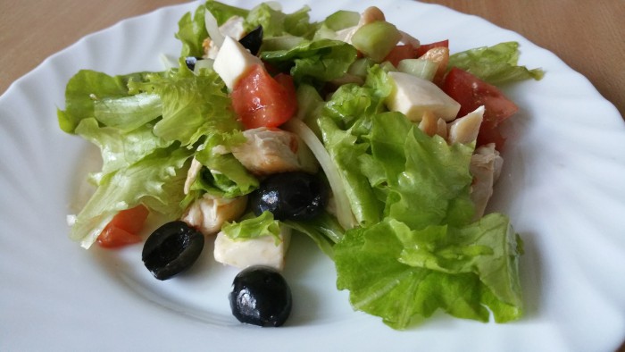 Греческий салат с сыром моцарелла